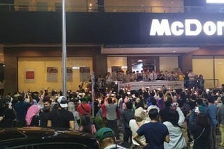 McDonald’s Sarinah, rasionalitas, emosi, kerumunan, pertentangan, diskursus publik