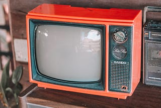 社会が悪趣味や露悪に慣れていたあの時代…テレビっ子だった私から見た、90年代といま