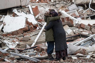 kaynak: https://yarininkulturu.org/2023/03/08/afet-doneminde-kadin/