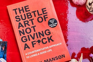 Prendiamo la vita con un po’ di leggerezza: Luigi Masciotta ci parla dei libri di Mark Manson