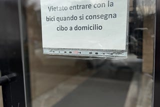 Le parole sulla porta.