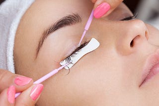 Effortlessly Removing Eyelash Extensions: A Comprehensive Guide
