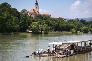 Cose da fare a Maribor: un’escursione a bordo di una zattera sul fiume Drava