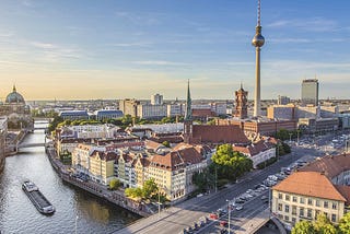 How do Berlin neighbourhoods differ on AirBnB?