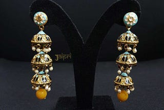Traditional Treasures: Kundan Meenakari Earrings for Today’s Fashionistas