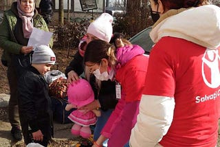 SAVE THE CHILDREN VOLUNTEERS MEET UKRAINIAN REFUGEES AFTER COSSING INTO ROMANIA