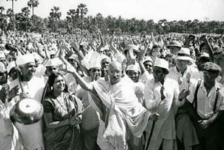 GANDHI, o princípio de Satyagraha, e a democracia Brasileira.