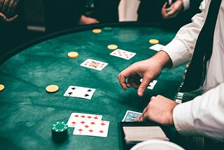 BLACKJACK; HOW TO PLAY BLACKJACK FOR THE BEGINNERS
