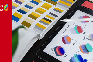Revista com paleta de cores e desenhos em ipad