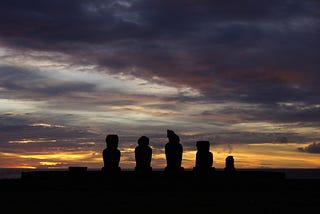Easter Island, feminine charms and a peaceful war