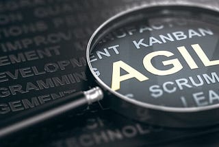 6- Agile scrum metodolojisi nedir? Yazılım geliştirme ekiplerine olan faydaları nelerdir?