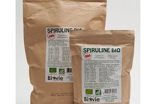 Complete protein nutrition with organic spirulina powder