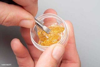 How to Dab Live Resin Safely: Tips and Techniques for Beginners