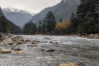 Enjoy hot spring while sitting near parvati river and let go of all the stress!