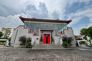 Visiting the dearly departed, the undead, and a gallery at the Old Parliament