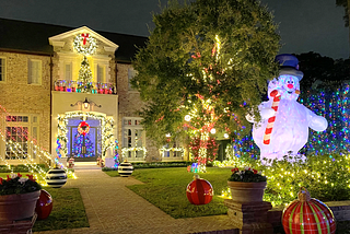 How Wealthy Texans Show Off At Christmas
