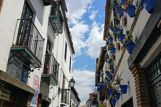 Granada-i verde, dar viața-i roz?