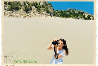Keti Berisha am Strand