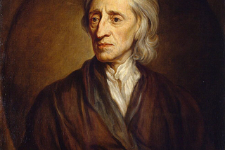 Retrato do John Locke, um senhor com longos cabelos brancos trajando uma camiseta branca e um sobretudo marrom.