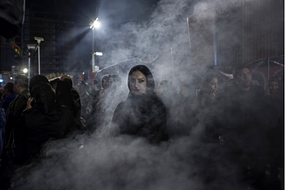 “Sous la cendre couve la flamme” Proverbe iranien