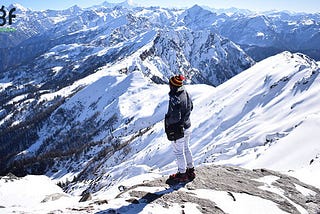 Kedarkantha is a Himalayan mountain peak in Uttarakhand, which is roughly standing at the height of 3800 meters/12,500 feet a