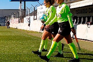 Abran cancha: Las árbitras que ganaron su lugar en el fútbol