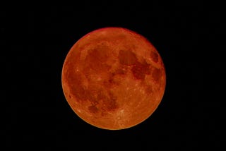 Strawberry moon above the Netherlands in the night of 11 to 12 June 2025.