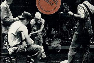 3 Photo Books to learn more about Pearl Jam I read this month