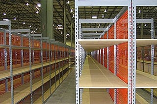 Using Boltless Steel Shelving to Keep Industrial Businesses Organized