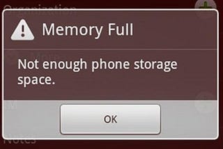 A display of a phone alerting that memory is full.