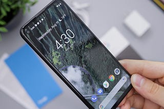 Choosing a smartphone for an elderly person