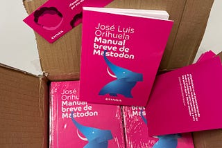 Ejemplares del libro: Manual breve de Mastodon de José Luis Orihuela (Eunsa, Pamplona, 2023).