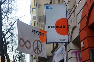 Berlijn: Vluchtelingen en vrijwilligers vinden elkaar achter de potten