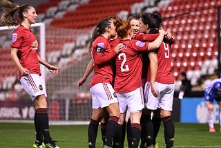 MU Women faz a lição de casa, vence o Brighton e está nas semifinais da Copa da Liga