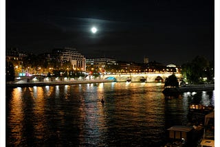 A tryst, by the Seine