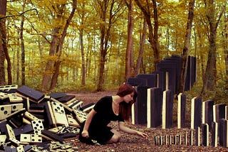 The domino effect of rumors and gossip