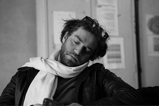 وداعًا، أيها الغريب الأقرب إلى قلبي