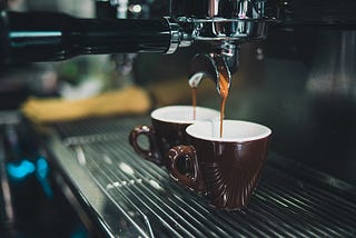 半自動義式咖啡機：看懂專業咖啡師用的機器！