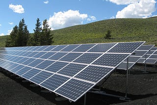 Si possono installare i pannelli solari su terreni in pendenza?