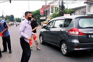 Perkumpulan Jurnalis Peduli Masyarakat Menanamkan Pentingnya Berbagi Menggelar “Makan Gratis Bagi…