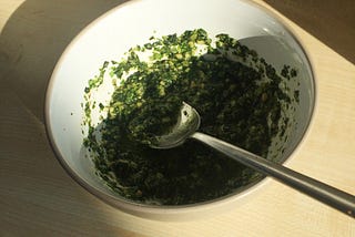 How to make pesto without equipment