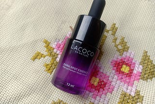 Look kemasan Lacoco Dark Spot Essence