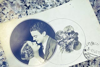 Missive d’amore e baci nascosti