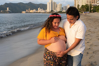 How do surrogate mothers in Thailand compare to their counterparts worldwide?