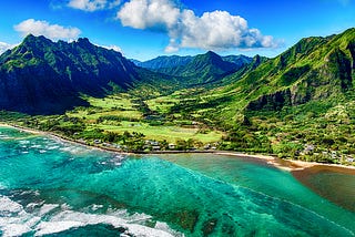 A picture of the beach and mountains on Oahu Creator: Art Wager 
 | Credit: Getty Images