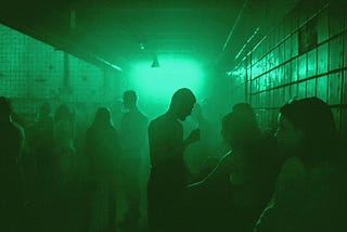 A User’s Guide to Doing Nothing: Echo Chambers and Energy Siphons