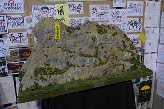 超越對立：抗爭作為展演的詭計
