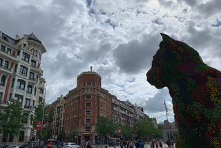 Dog and Spider: two sides of contemporary art in two massive sculptures