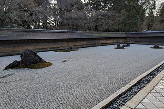 龍安寺枯山水與日本的侘寂美學