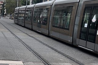 Grasse Logs: The commute | Part 1